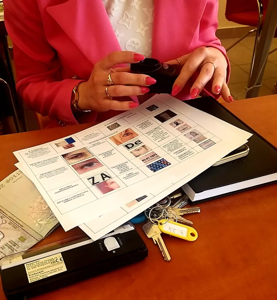 Weryfikacja autentyczności dokument&oacute;w cudzoziemc&oacute;w