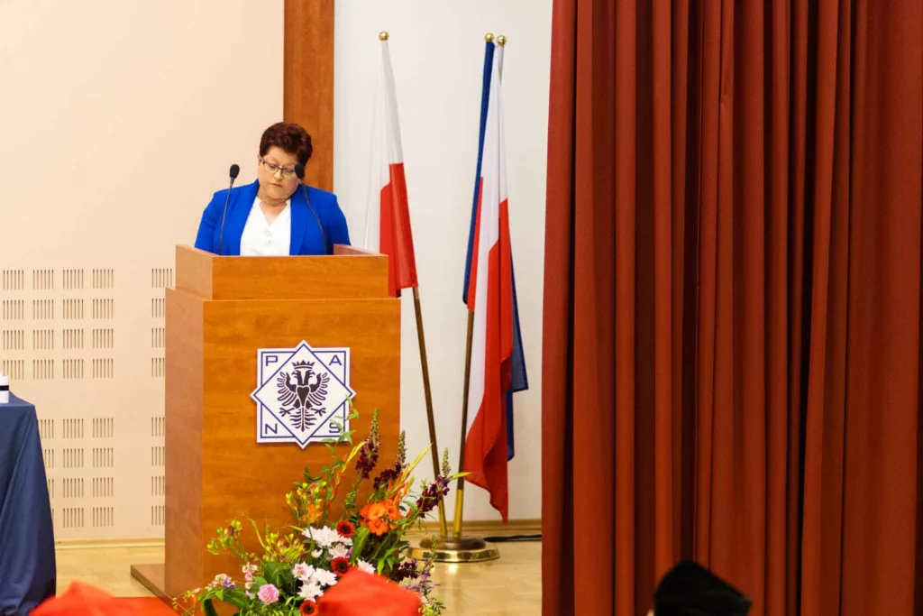 Kolejna grupa przygotowanych do zawodu pielęgniarek i pielęgniarzy z PANS w Przemyślu opuszcza mury uczelni