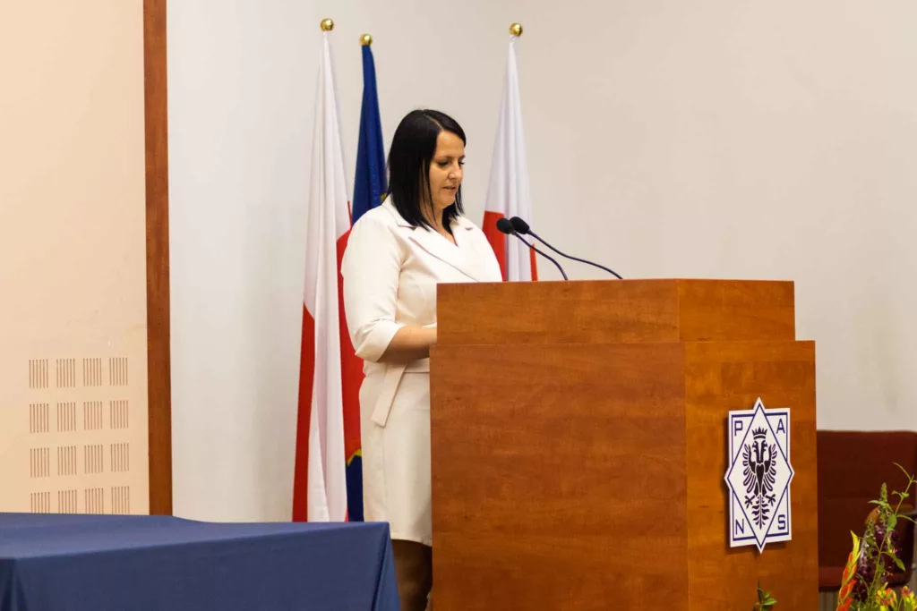 Kolejna grupa przygotowanych do zawodu pielęgniarek i pielęgniarzy z PANS w Przemyślu opuszcza mury uczelni