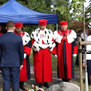 Władze uczelni oddają cześć zmarłej