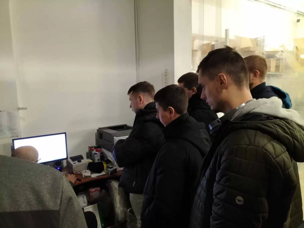 Wizyta studyjna studentów inżynierii transportu i logistyki w firmie Inter CARS