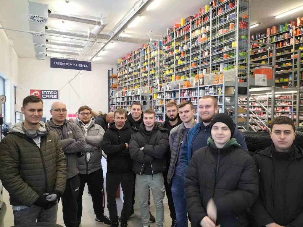 Wizyta studyjna studentów inżynierii transportu i logistyki w firmie Inter CARS