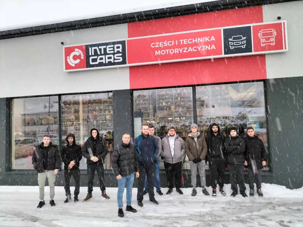Wizyta studyjna studentów inżynierii transportu i logistyki w firmie Inter CARS