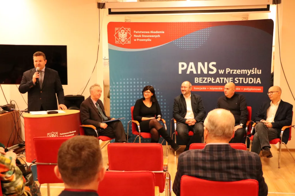 O znaczeniu badań w zarządzaniu uczelnią oraz o współpracy ze środowiskami pracodawców – Seminarium podsumowujące udział PANS w Przemyślu w projekcie RAZEM ZMIENIAMY PRZEMYŚL