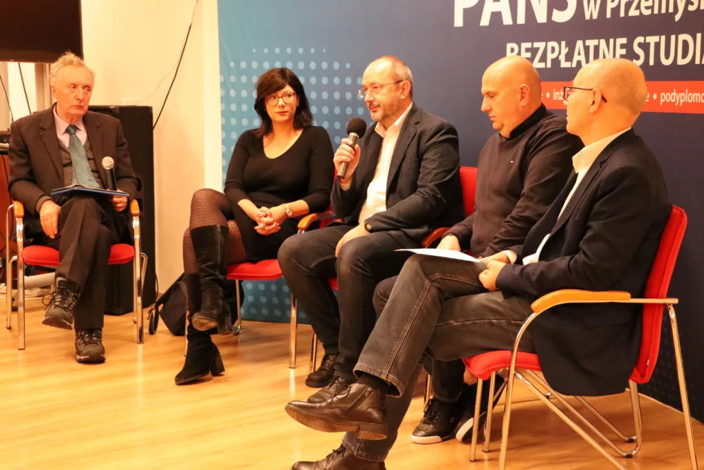 O znaczeniu badań w zarządzaniu uczelnią oraz o współpracy ze środowiskami pracodawców – Seminarium podsumowujące udział PANS w Przemyślu w projekcie RAZEM ZMIENIAMY PRZEMYŚL