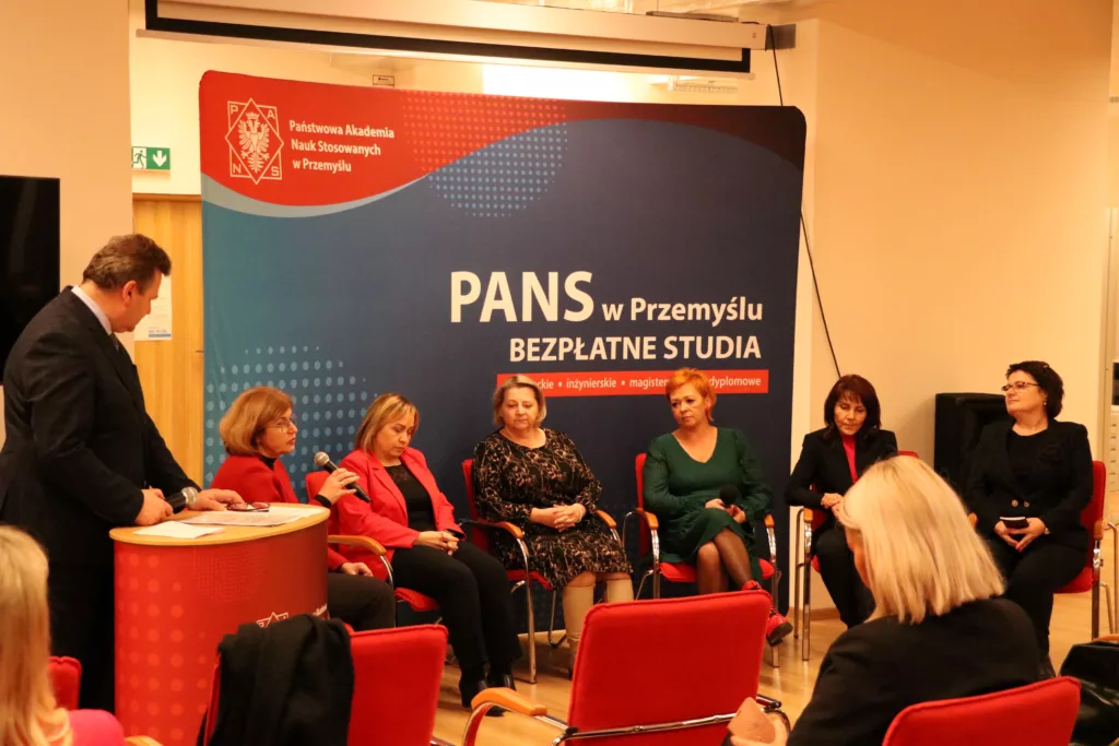 O znaczeniu badań w zarządzaniu uczelnią oraz o współpracy ze środowiskami pracodawców – Seminarium podsumowujące udział PANS w Przemyślu w projekcie RAZEM ZMIENIAMY PRZEMYŚL