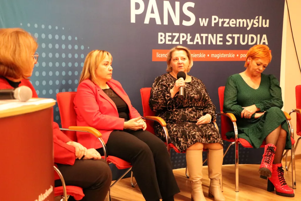 O znaczeniu badań w zarządzaniu uczelnią oraz o współpracy ze środowiskami pracodawców – Seminarium podsumowujące udział PANS w Przemyślu w projekcie RAZEM ZMIENIAMY PRZEMYŚL