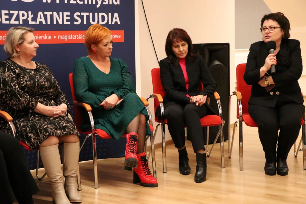 O znaczeniu badań w zarządzaniu uczelnią oraz o współpracy ze środowiskami pracodawców – Seminarium podsumowujące udział PANS w Przemyślu w projekcie RAZEM ZMIENIAMY PRZEMYŚL