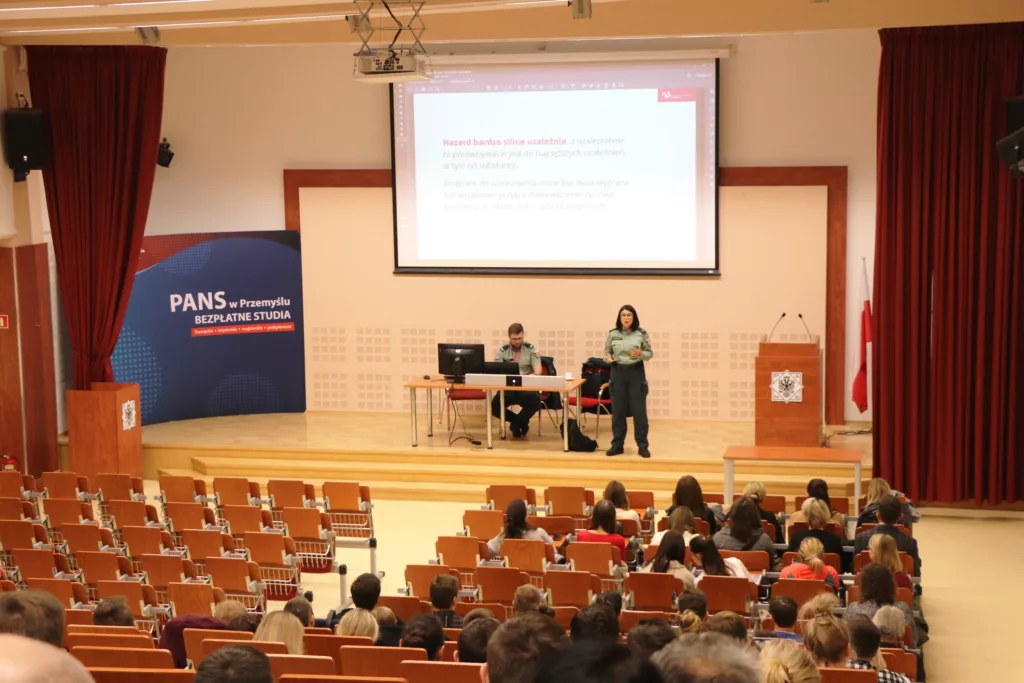 O zgubnym doświadczaniu wygranej, czyli akcja edukacyjna Krajowej Administracji Skarbowej zorganizowana w PANS