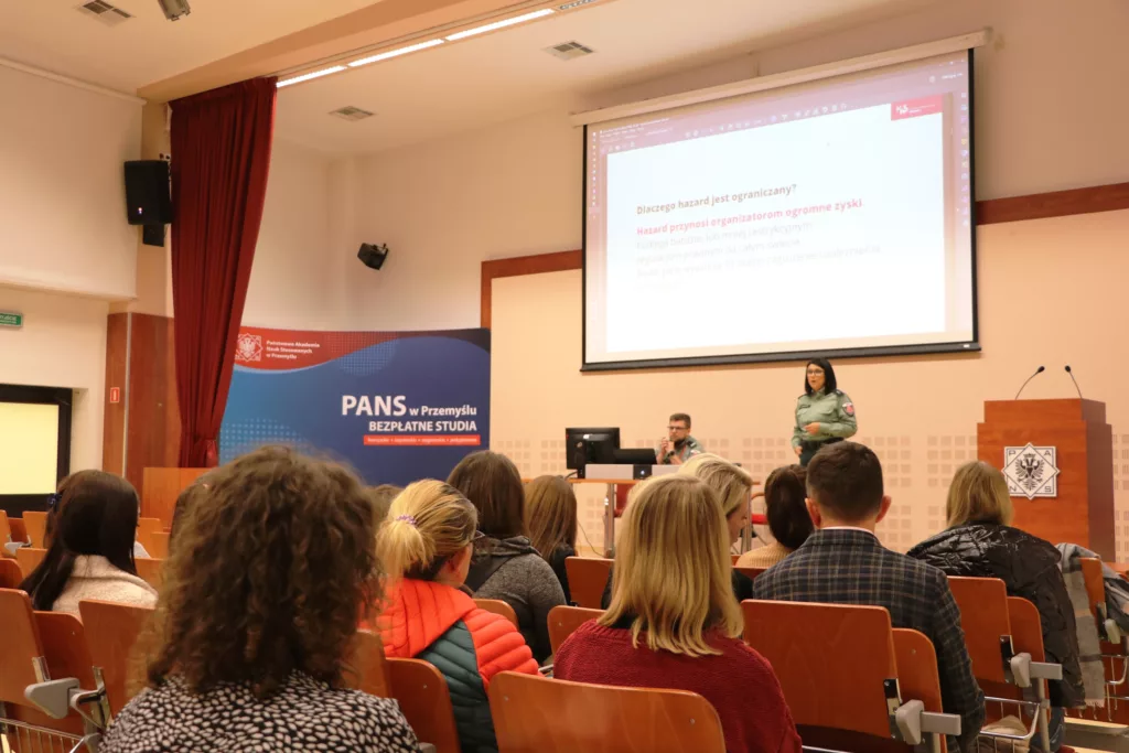 O zgubnym doświadczaniu wygranej, czyli akcja edukacyjna Krajowej Administracji Skarbowej zorganizowana w PANS