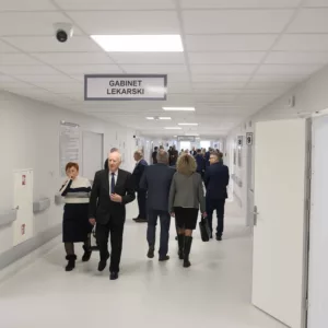 Goście w nowych korytarzach szpitala