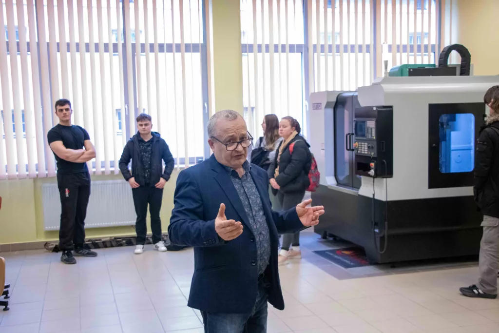 Wsp&oacute;lna nauka w Instytucie Nauk Technicznych – warsztaty i wykłady dla młodzieży