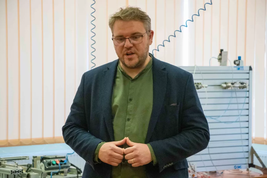 Wsp&oacute;lna nauka w Instytucie Nauk Technicznych – warsztaty i wykłady dla młodzieży