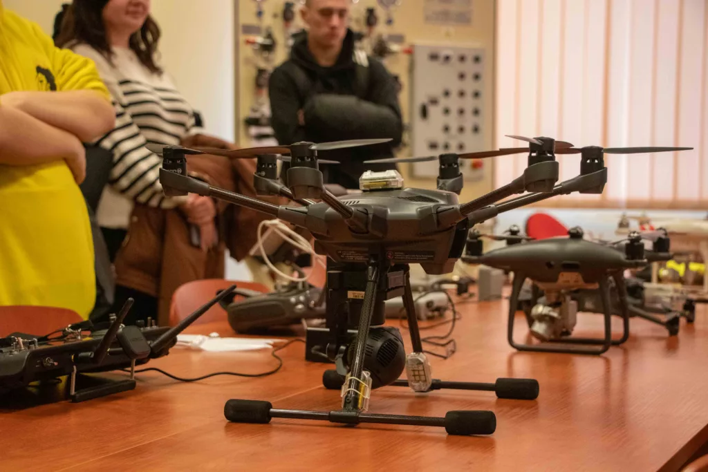 Wsp&oacute;lna nauka w Instytucie Nauk Technicznych – warsztaty i wykłady dla młodzieży