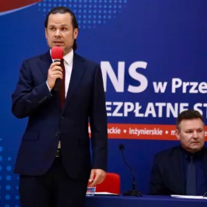 Prof. P. Trefler, Rektor PANS wita Gości