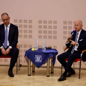 W. Bakun i T. Dziumak