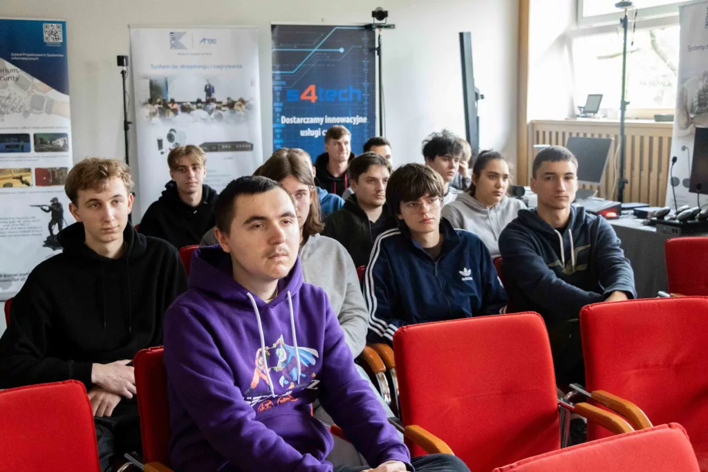WIRTUALNA EDUKACJA PRZYSZŁOŚCI &ndash; NOWE HORYZONTY. O konferencyjnej PANS sł&oacute;w kilka&hellip;