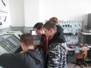 Szkolenie CNC uczni&oacute;w z ZSzZ w Dynowie