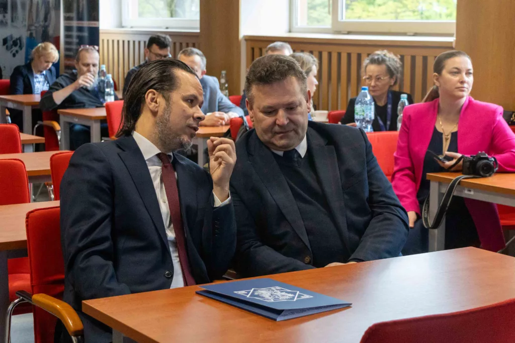 WIRTUALNA EDUKACJA PRZYSZŁOŚCI &ndash; NOWE HORYZONTY. O konferencyjnej PANS sł&oacute;w kilka&hellip;