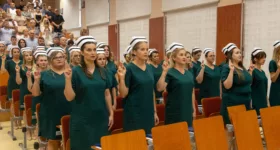 „Czepkowanie” 2024 – kolejni absolwenci pielęgniarstwa opuścili mury uczelni