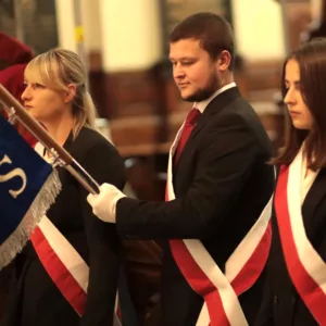 Poczet sztandarowy w katedrze