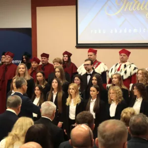Chór oraz Senat PANS