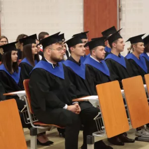 Nowo przyjęci studenci w auli