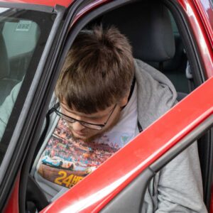uczeń wykonuje zadanie na stacji diagnostycznej
