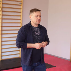 Pan M. Szczęsny w sali do samoobrony