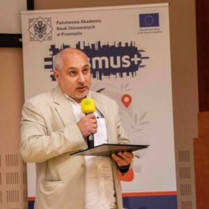 dr Piotr Kisiel, prof. PANS, koordynator kierunkowy ds. programu Erasmus +