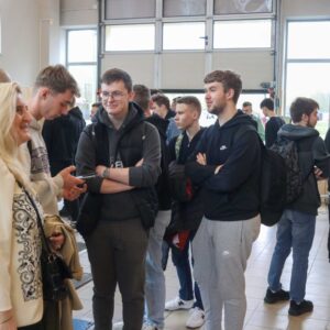 uczniowie i nauczyciele w Stacji Diagnostycznej PANS