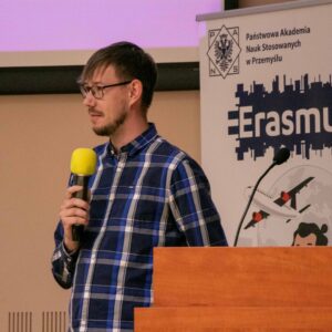 mgr Sebastian Bundyra, pracownik Instytutu Sztuk Projektowych