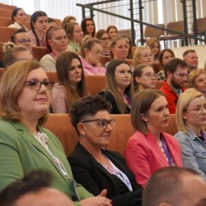 publiczność w uczelnianej auli