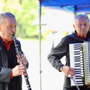 Klarnecista i akordeonista kapeli Ta Joj