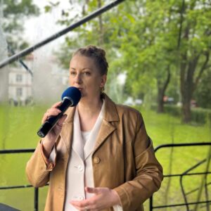 Konferansjer na scenie