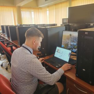 student podczas konferencji online