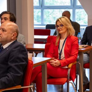 Uczestnicy konferencji słuchają wystąpienia