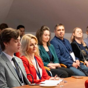 Uczestnicy konferencji słuchają wystąpienia