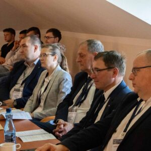 Uczestnicy konferencji słuchają wystąpienia