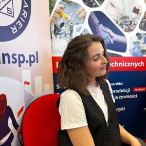 studentka podczas konferencji online