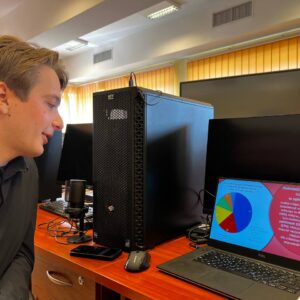 student podczas konferencji online