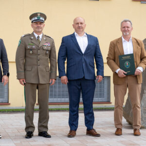 Od lewej: dr Andrzej Kawecki, gen. bryg. SG Tomasz Zybiński, prof. Marek Delong, mgr Dominik Tracz