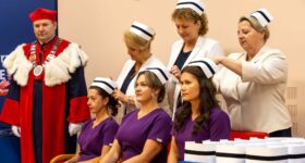 Ceremoniał wręczenia dyplomu licencjata pielęgniarstwa, połączony z symbolicznym nadaniem czepka pielęgniarskiego 2025
