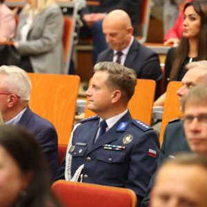 goście w uczelnianej auli