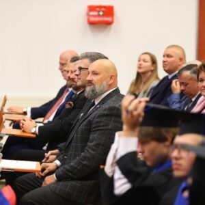 goście w uczelnianej auli
