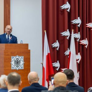 JM Rektor dr hab. Marek Delong, prof. PANS przy mównicy