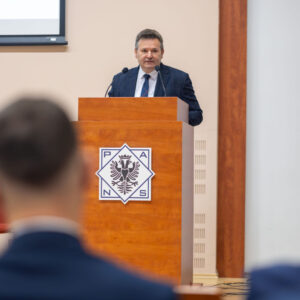 Prorektor dr S. Solecki przy mównicy, otwiera konferencję