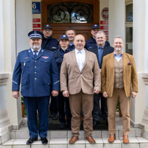 pamiątkowe zdjęcie grupowe przed Pałacem Lubomirskich