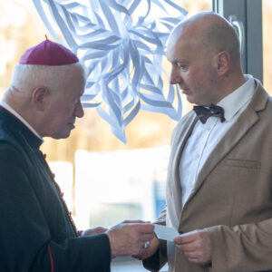 od lewej: Abp Adam Szal – Metropolita Przemyski, obok Rektor dr hab. Marek Delong, prof. PANS