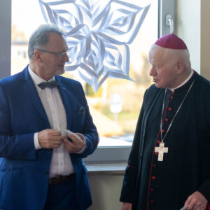 od lewej: Kanclerz PANS - mgr Dominik Tracz, obok Abp Adam Szal – Metropolita Przemyski